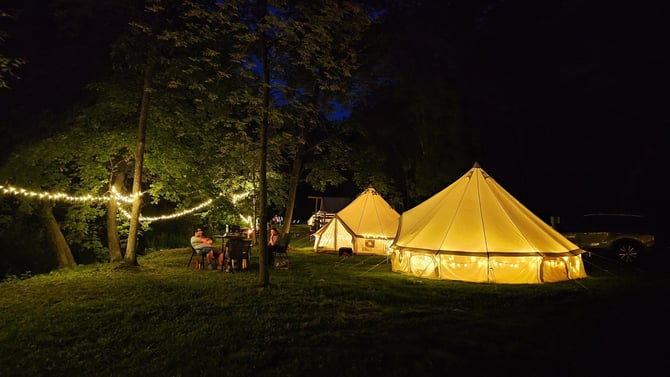 Glamping: What It Is, Origins, and How It Differs from Traditional Camping